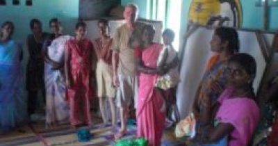 Un gruppo di donne socialmente discriminate del Tamil Nadul al laboratorio sartoriale